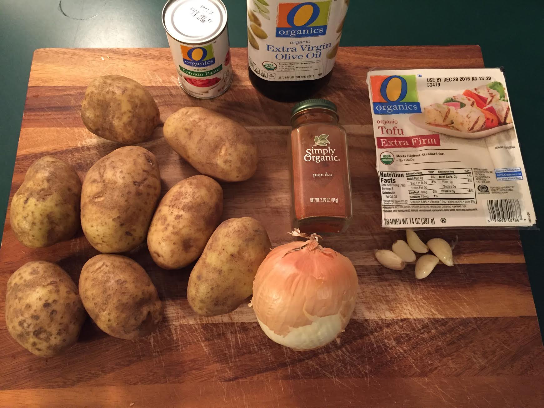 tofu-potato-goulash-ingredients